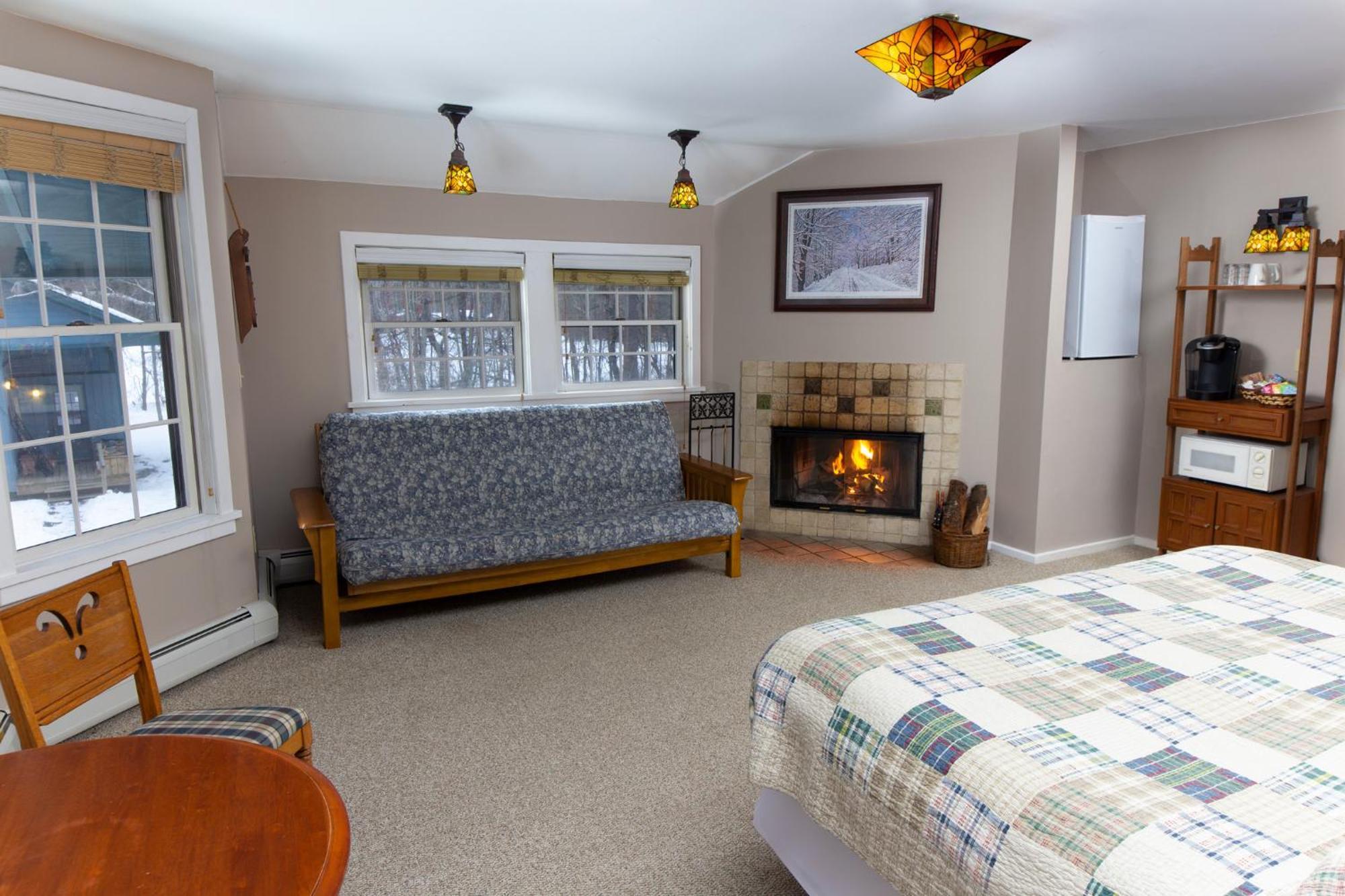Trails End Inn Keene Valley Экстерьер фото