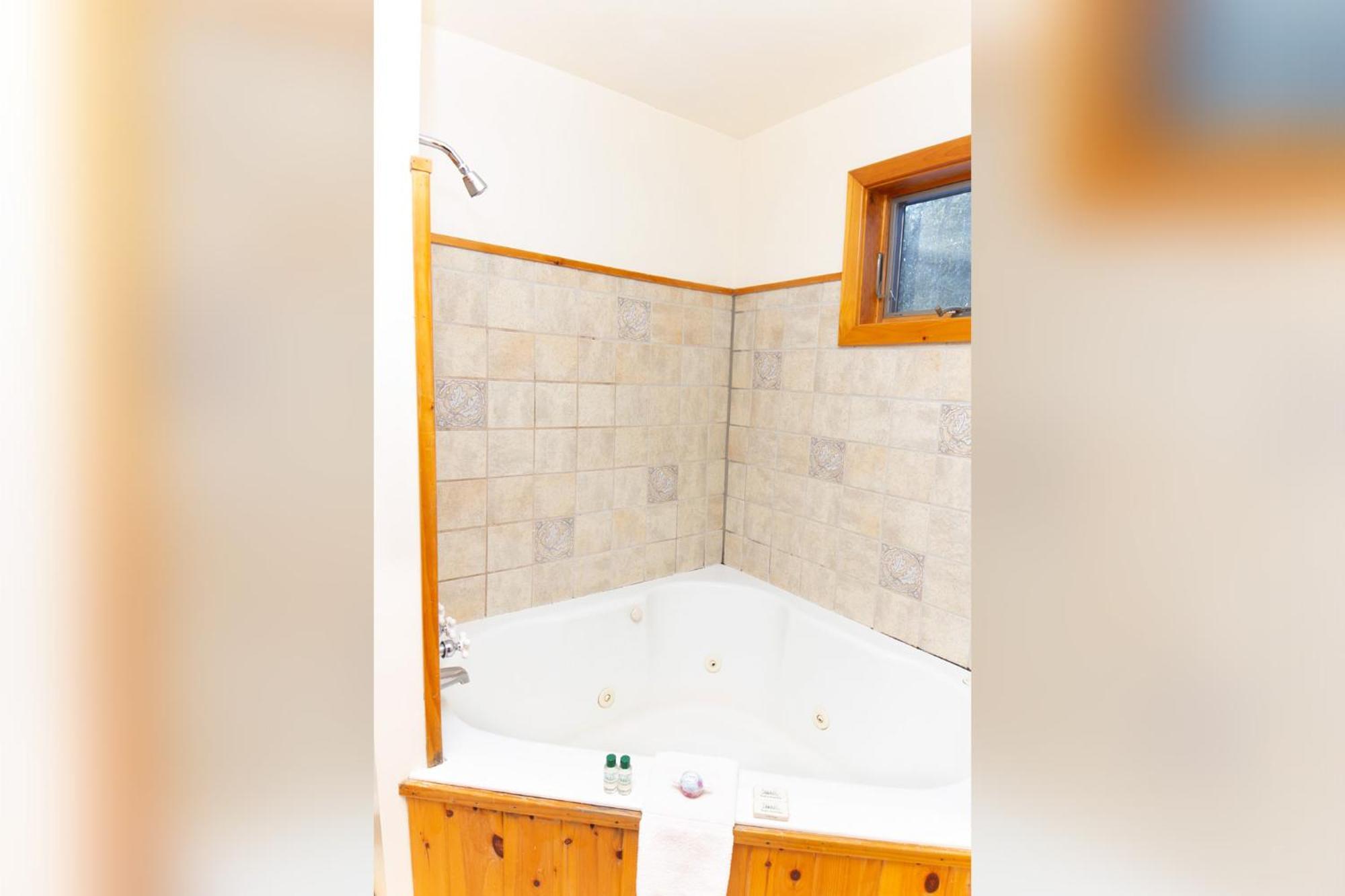 Trails End Inn Keene Valley Экстерьер фото