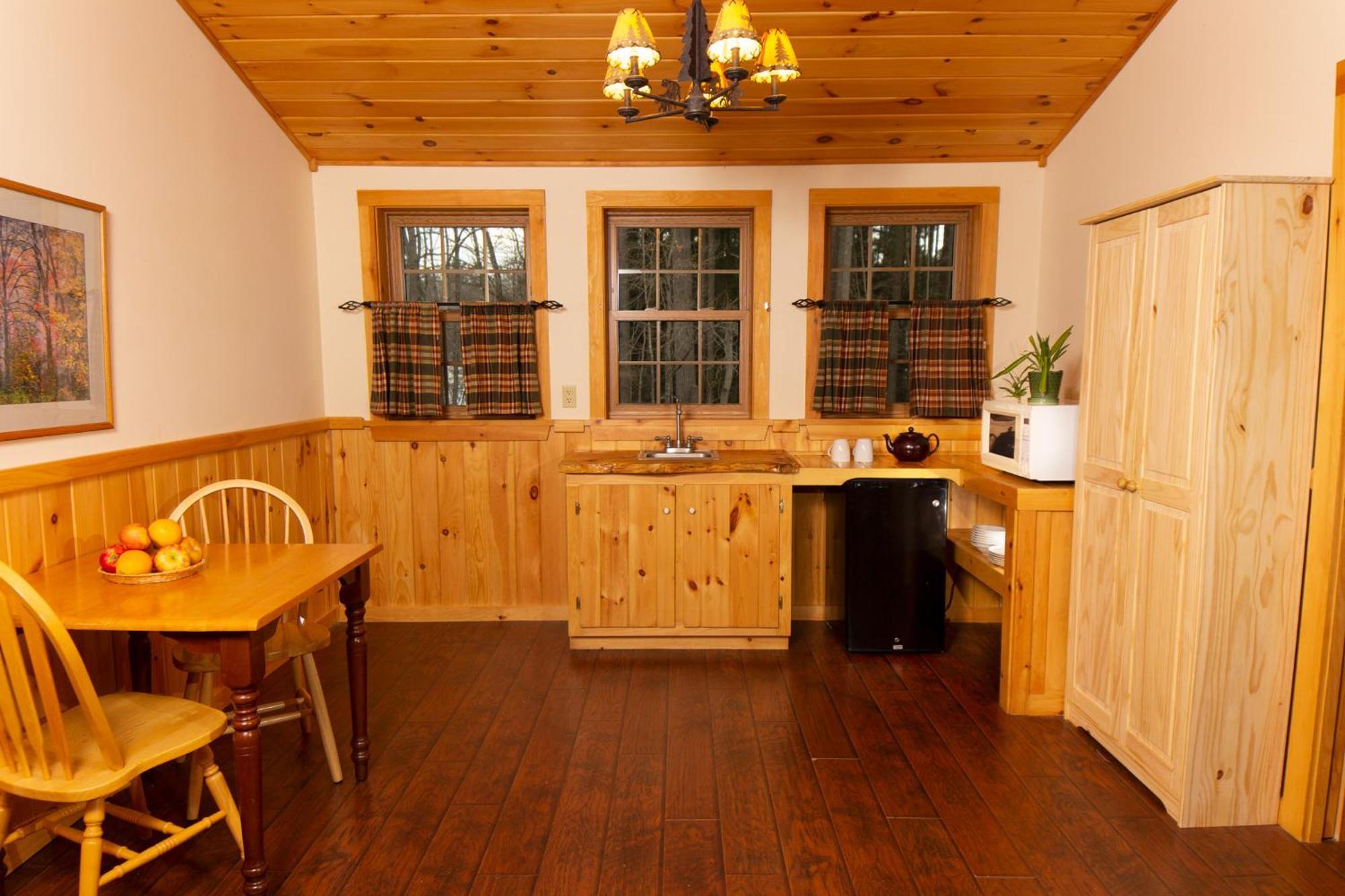 Trails End Inn Keene Valley Экстерьер фото