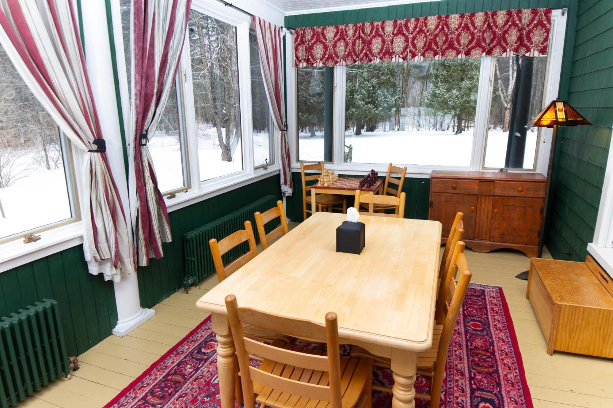 Trails End Inn Keene Valley Экстерьер фото