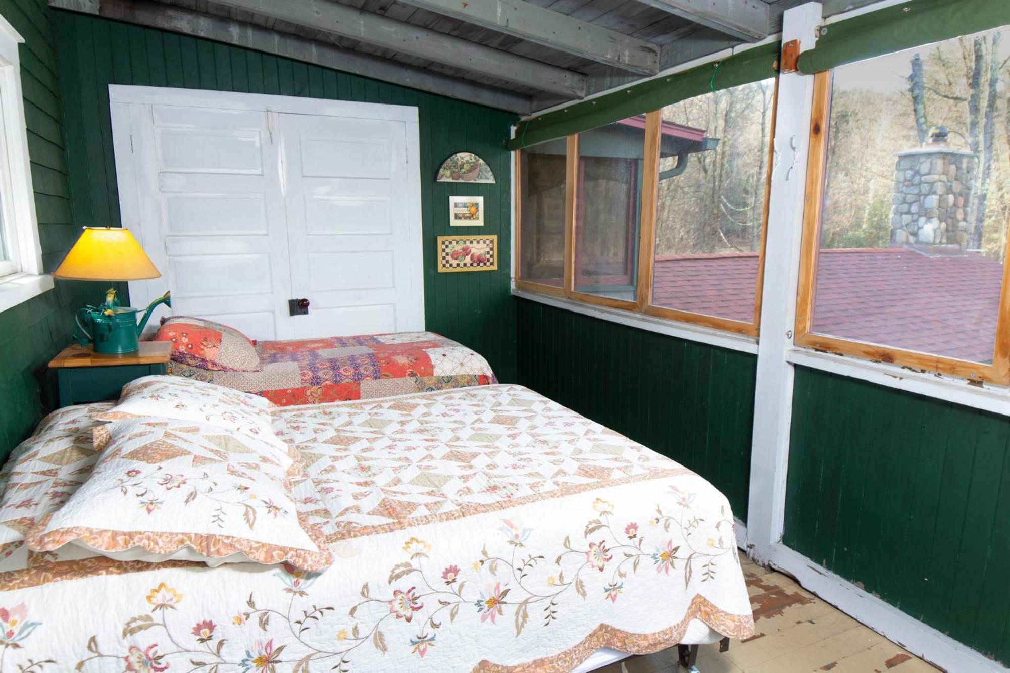 Trails End Inn Keene Valley Экстерьер фото